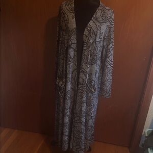 LuLaRoe Black and Gray Floral Women's Robe